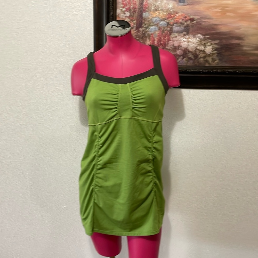 Athleta Built In Bra Scrunch Ruched Activewear Athletic Tank Top Size LT Green
